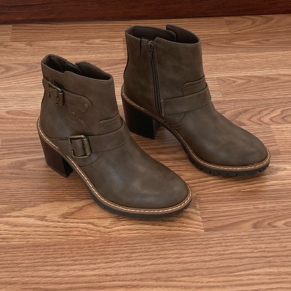 Sun + Stone Evellyn Boots Size 6.5 Taupe NIB Buckled Straps & Block Heel - Picture 2 of 7